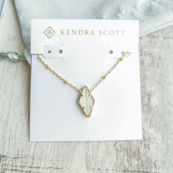 Kendra Scott Jewelry - Kendra Scott Gold Ivory Mother-of-Pearl Short Necklace - Kinsley